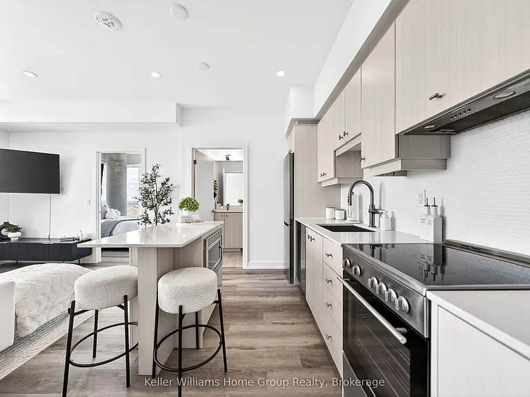 15 Wellington St S #2402 — Photo 4
