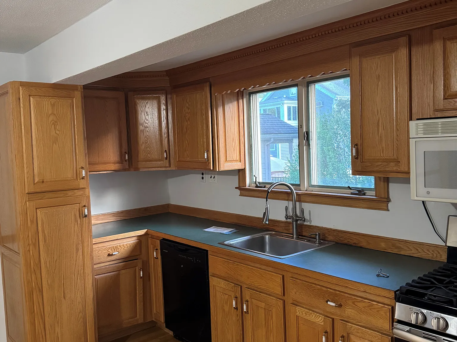 15 Sunset Ave — Photo 4