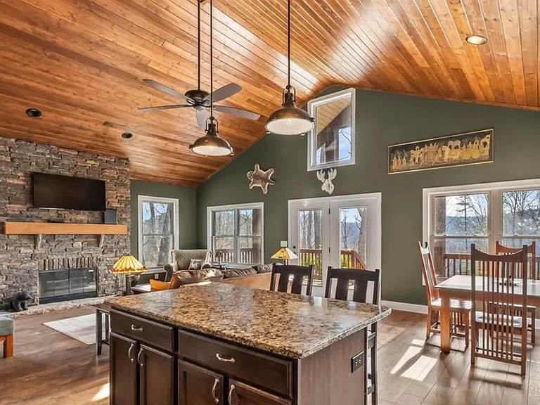 138 Appalachian Village Rd — Photo 2
