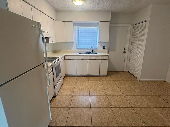 2nd image of 1480 NW 19th Ct Unit 2