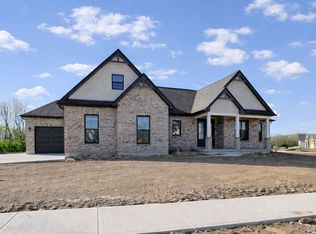 2795 Venice Crossing Dr, Trenton, OH