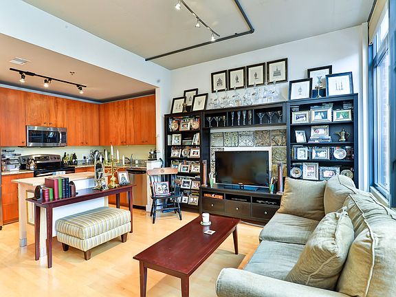 4th image of 520 John Carlyle St #234-98