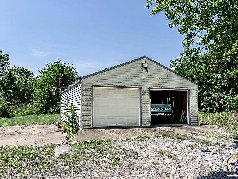 Listing photo 5