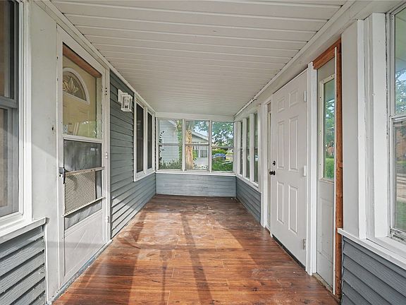 3rd image of 229 28th Street Dr SE