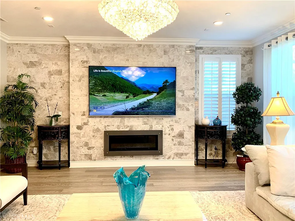 5 bed, 5.5 bath, 4000 sqft, $8,500 — Photo 3