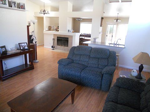 4th image of 433 Catalina Pl