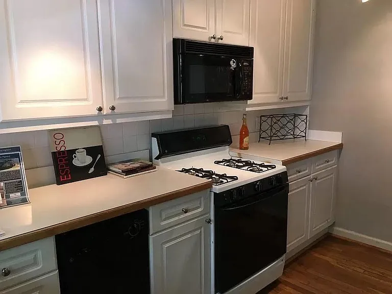 980 Greenwood Ave NE — Photo 4