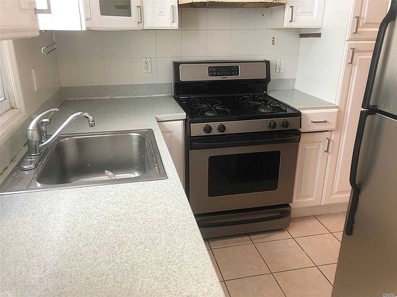 3rd image of 94-18 Park Ln