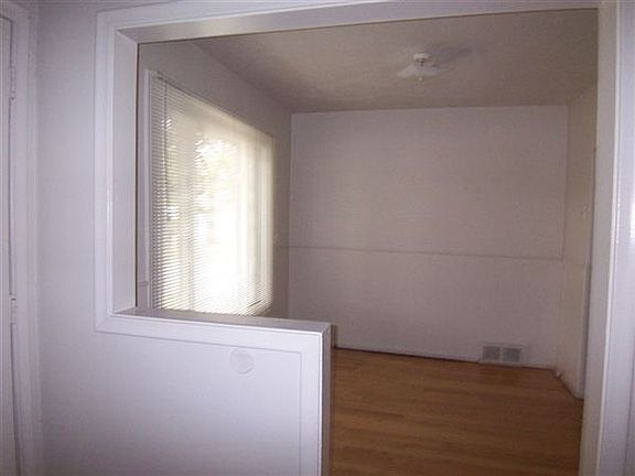 2882 Greenfield Dining