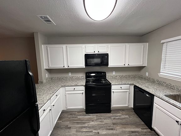 3rd image of 3930 Wymess Dr #30W