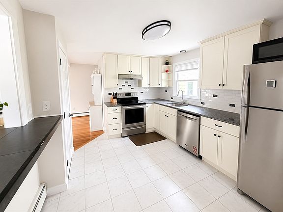 3rd image of 23 Acorn St