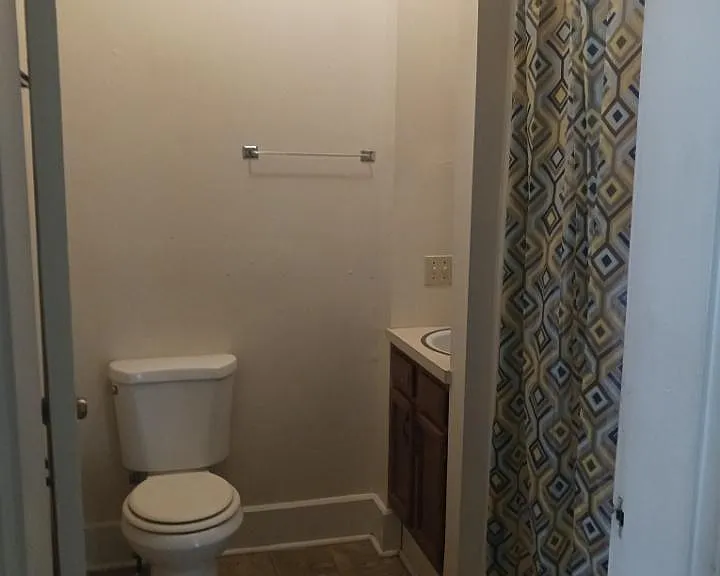 323 SE 2nd St #C — Photo 7