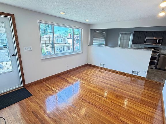 3rd image of 2972 Ruthwood Ave