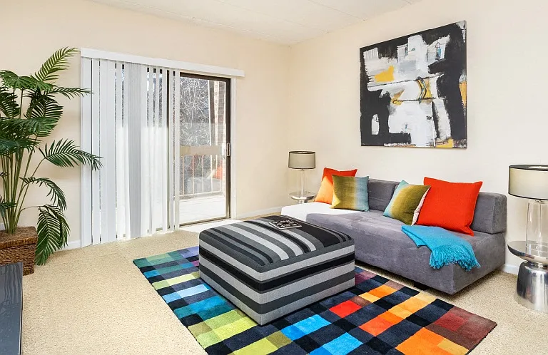 Embassy Park Apartments — Photo 33