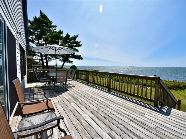 34 Balsam St, Fairhaven, MA 02719