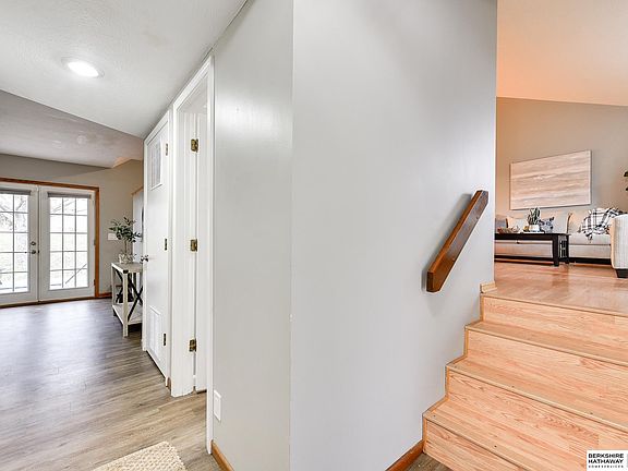 5th image of 6021 S 109th St