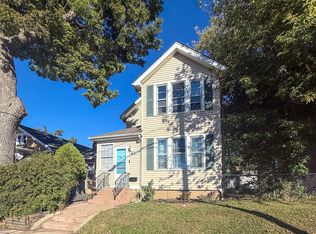 831 S McAlister Ave, Waukegan, IL 60085