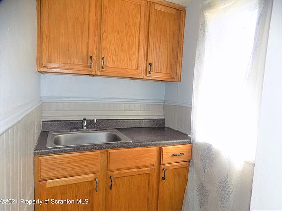 3rd image of 1013 W Lackawanna Ave