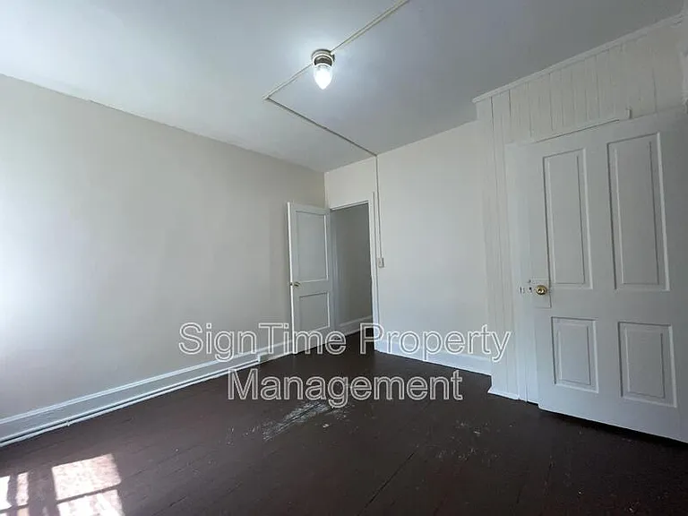 111 E Washington St #2 — Photo 5