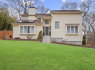 9 Queen Dr, Sound Beach, NY 11789