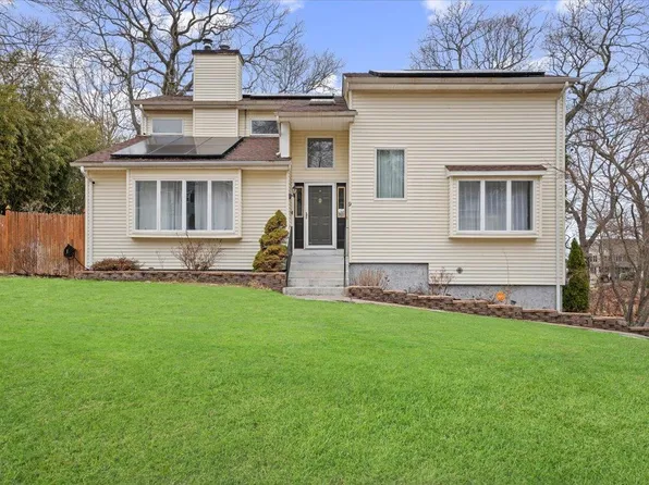 9 Queen Drive, Sound Beach, NY 11789