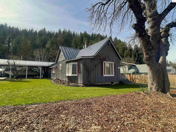 7042 Oak St, Bonners Ferry, ID 83805