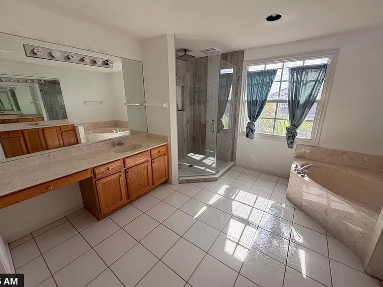 1226 Avondale Ln — Photo 6