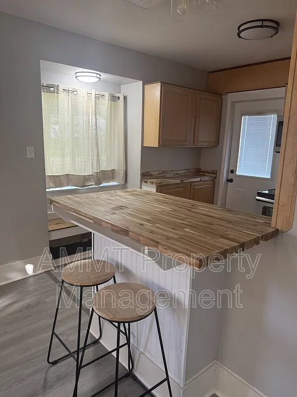 2 bed, 1.0 bath, $2,000 — Photo 2