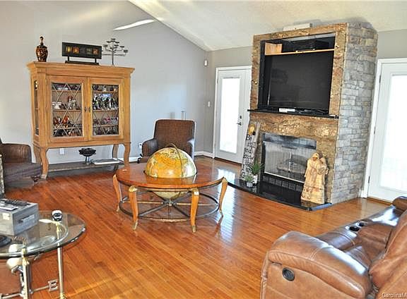 3rd image of 98 Lake Vista Place Ct