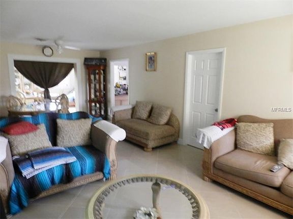 3rd image of 5828 Paradise Ln