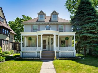 935 Maple Ave, Evanston, IL 60202