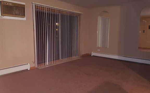 2nd image of 8110 W 84th St APT 1W