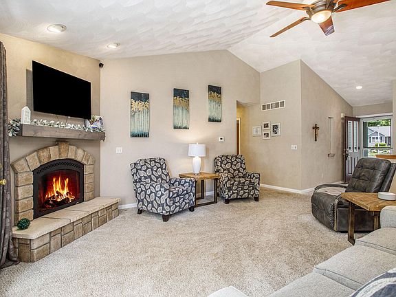 5th image of 127 Kensington Ct