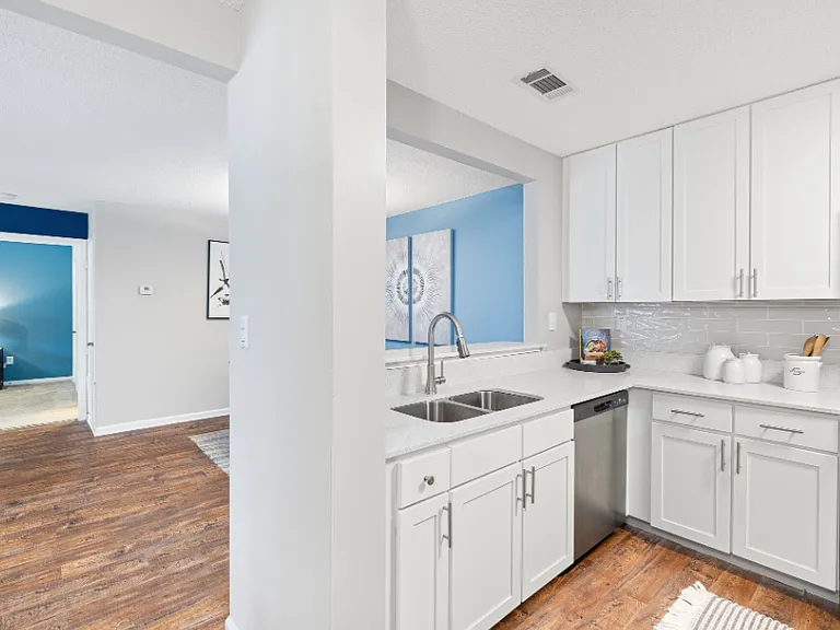 4646 Hardy St — Photo 4