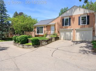 1534 Hidden Valley Ln, Rochester, MI 48306