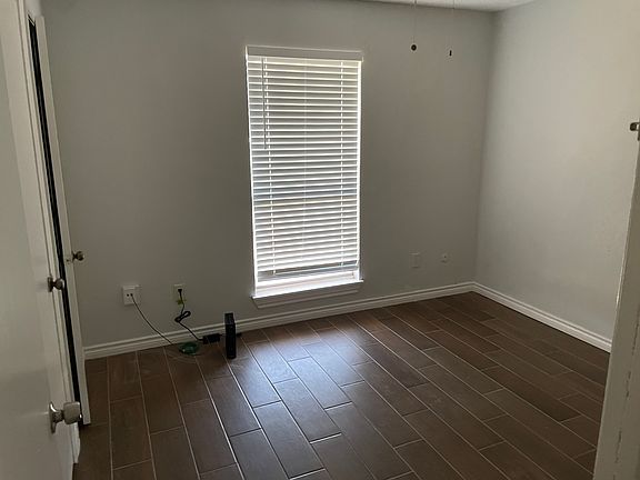 4th image of 821 Broadmoor Dr