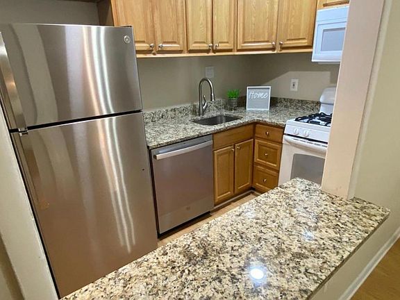 4th image of 6001 Arlington Blvd APT 507