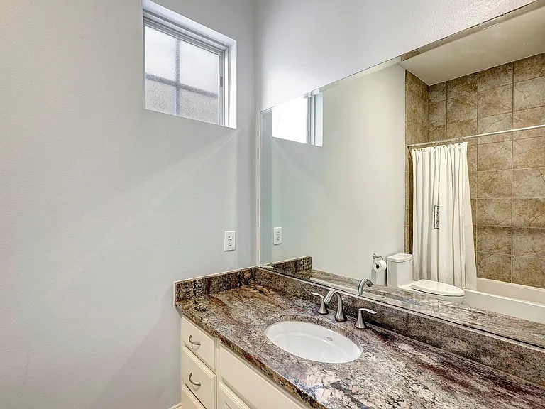 931 W 23rd St #B — Photo 16