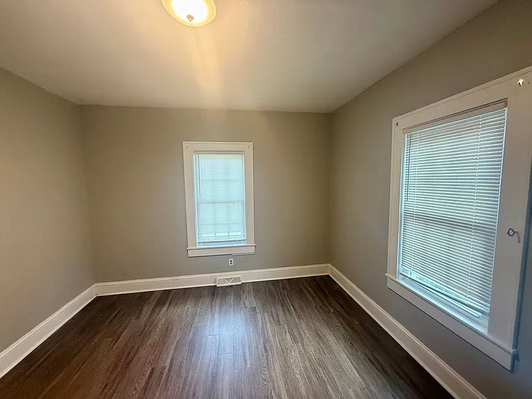 511 Alamance Rd — Photo 8