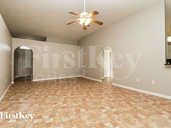 3rd image of 122 Monterey Oaks Dr