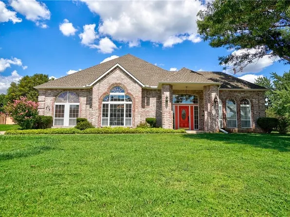 2505 Wildwood Ave, Ponca City, OK 74604