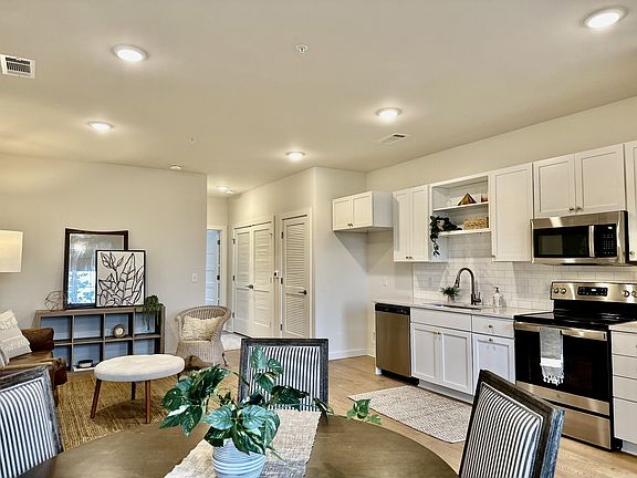 3rd image of 600 E Trinity Ln #103