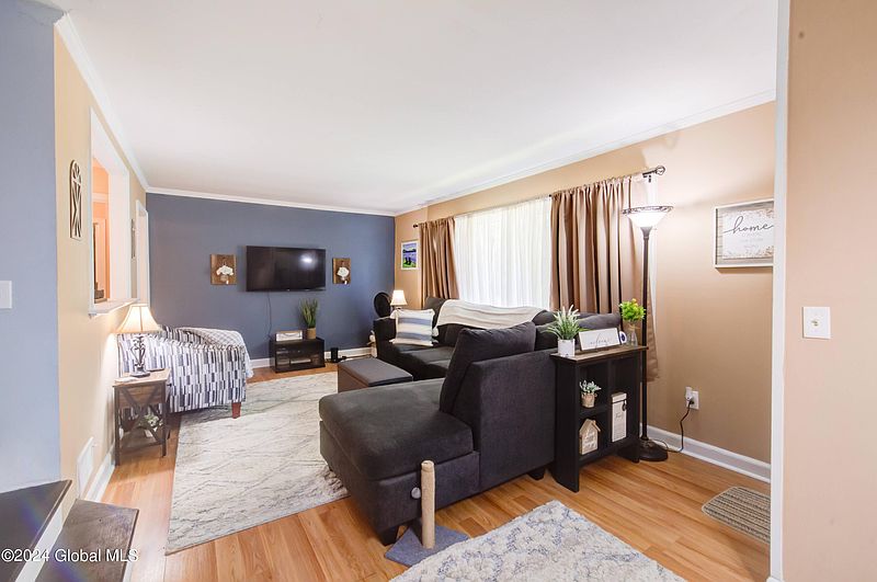 4th image of 18 Magill Avenue