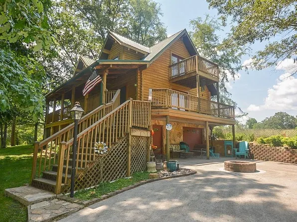 1351 Willow Creek Ln, Sevierville, TN 37876