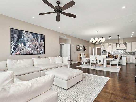 3rd image of 250 Spring St APT 825