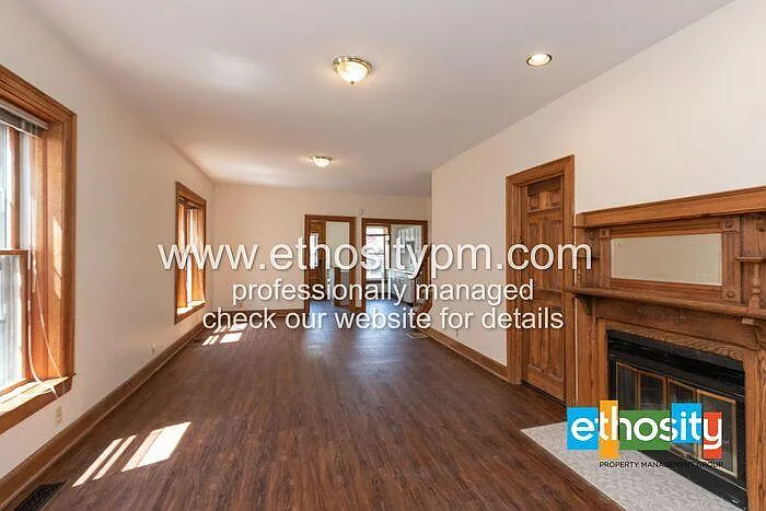 418 N College Ave photo 1