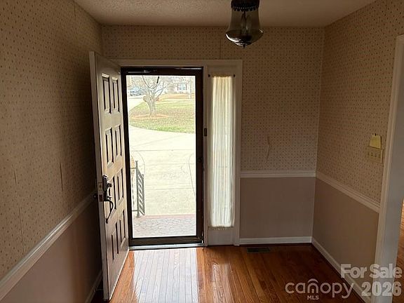 5th image of 2610 Taylor Rd