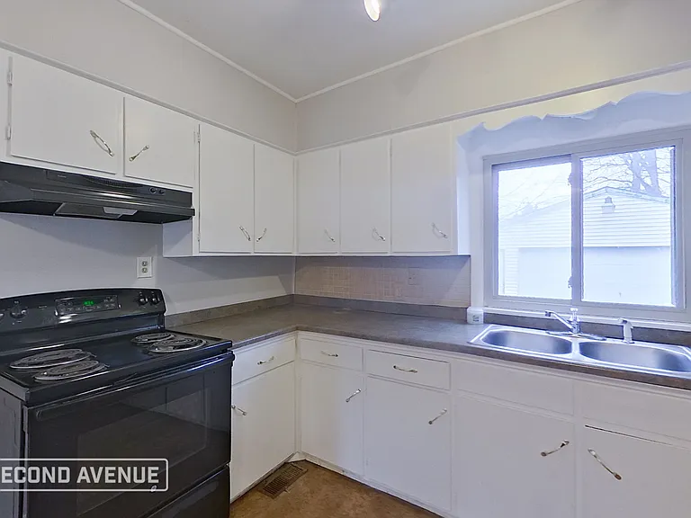 1635 Bronson Rd — Photo 6