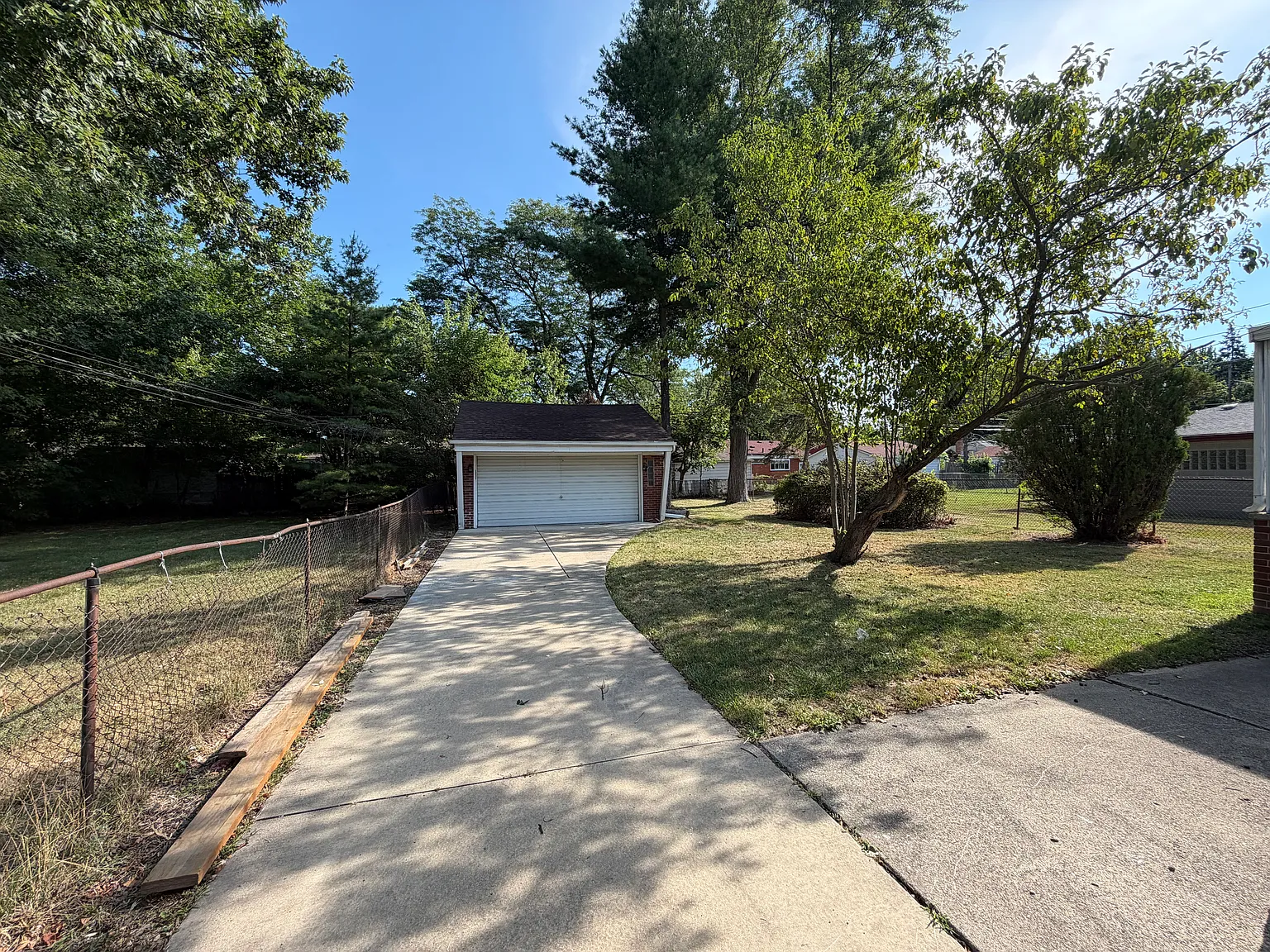 3 bed, 1.5 bath, 1001 sqft, $1,750 — Photo 2