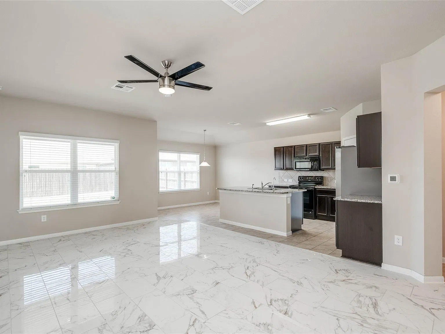 3 bed, 2.0 bath, 1480 sqft, $1,900 — Photo 3